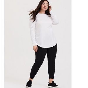 torrid Tops - WHITE MESH LONG SLEEVED ACTIVE TEE torrid Tops - WHITE MESH LONG SLEEVED ACTIVE TEE